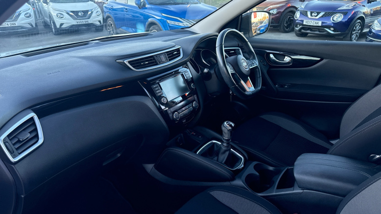 Nissan Qashqai 1.3 DiG-T Acenta Premium 5dr Petrol Hatchback